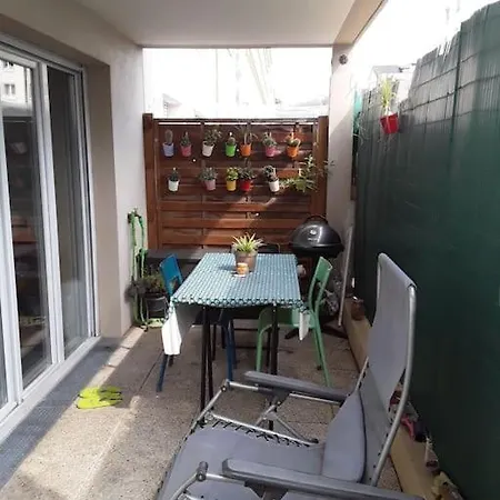 Apartment Super 3 With Terrace And Garden Near Metro 5 Romainville
